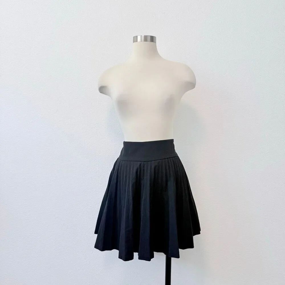 Japanese Black Y2K Pleated Mini Skirt Belt Loop Large Kawaii School Business Cas